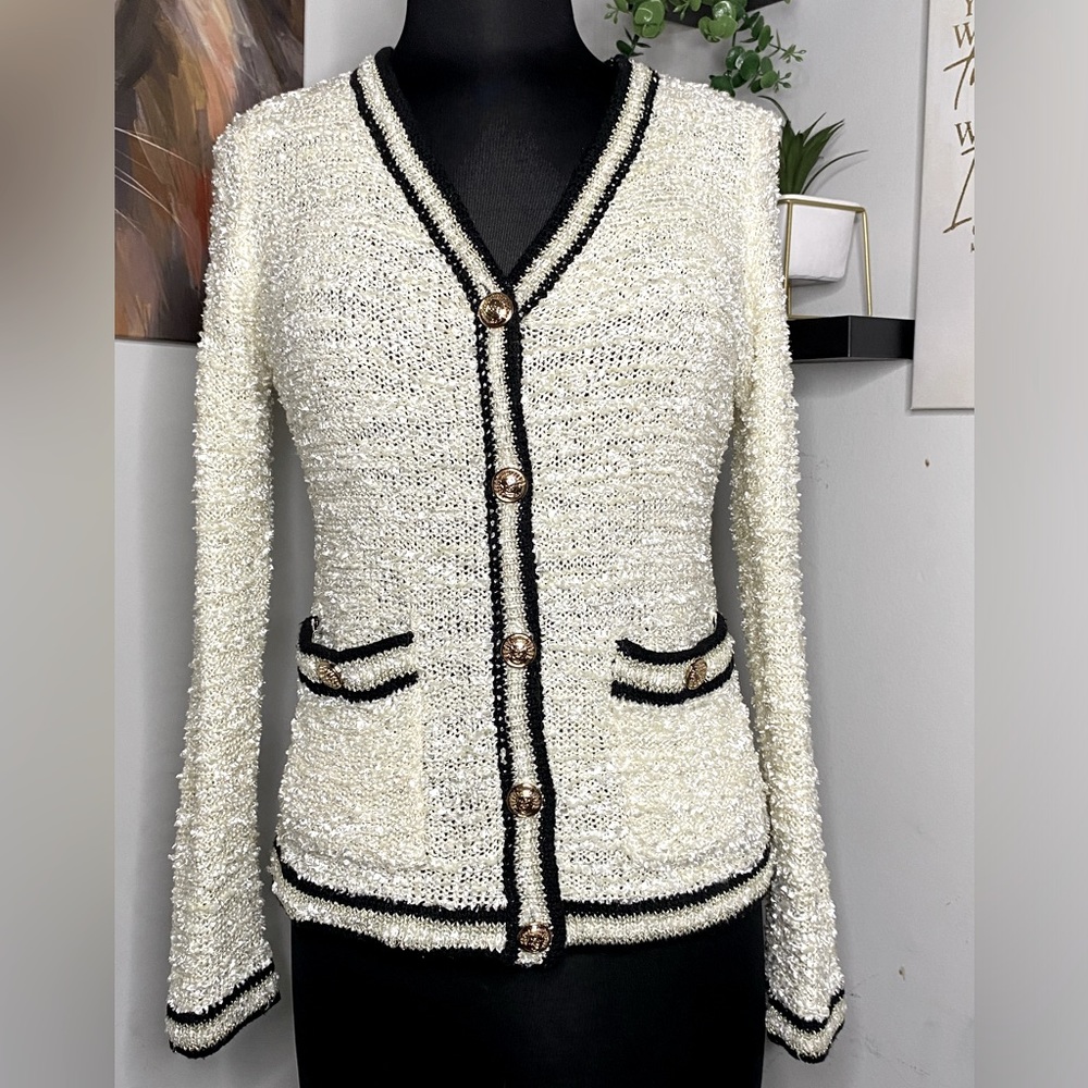 Sioni White & Black 2-pocket Jacket Sweater